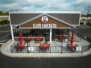 Front-angle drone image of Slim Chickens restaurant's newly-installed commericial roof.